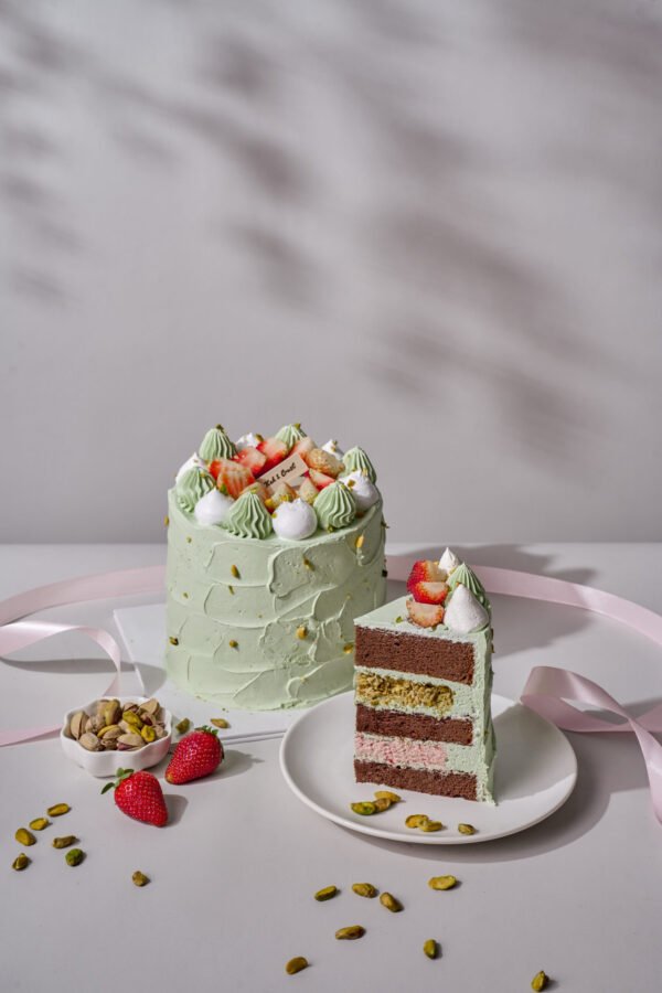 Strawberry Pistachio cake