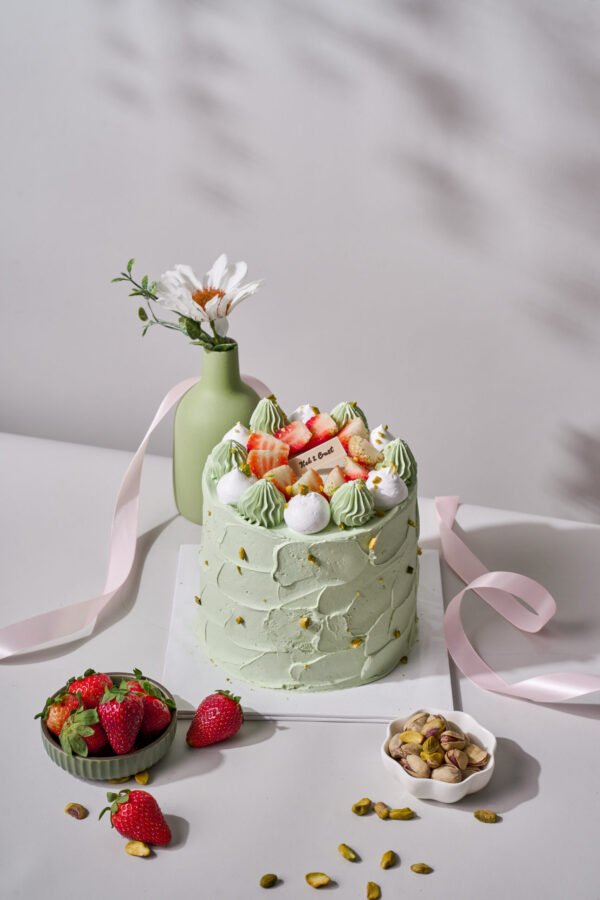 Strawberry Pistachio cake