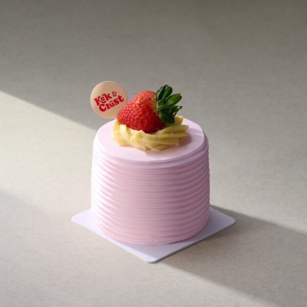 Strawberry Brûlée Petite Cake with cheese brûlée and fresh strawberry on top – Kek & Crust